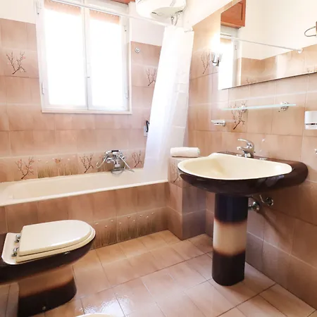 Isabels House In 10 Seats * Otranto